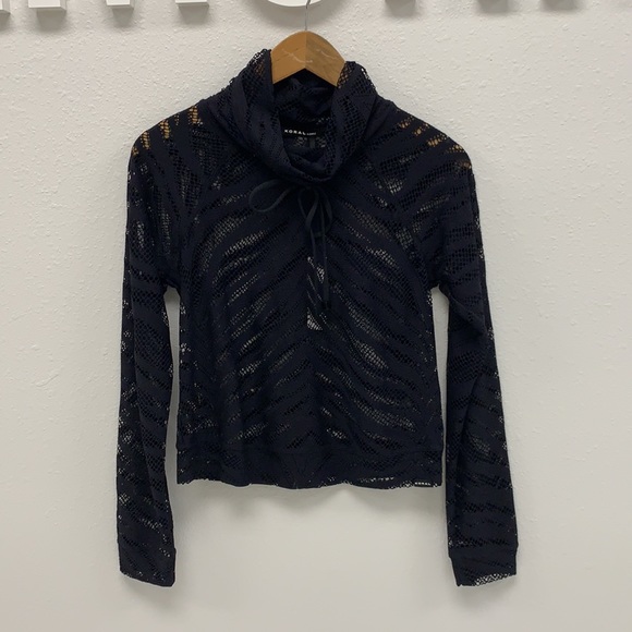 KORAL pump up mesh pullover - Picture 4 of 5